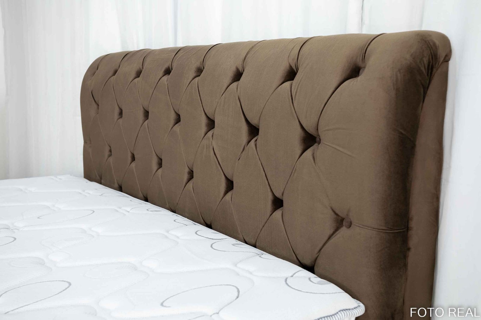 Cabeceira Queen Lavínia Veludo Marrom Larg. 1.60m - Imagem 2