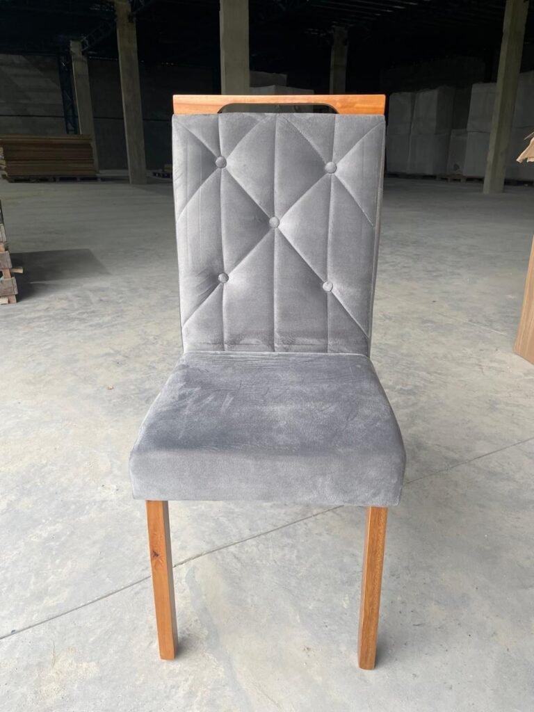 Mesa Ayres 120 Mel/Off White com 4 Cadeiras Yasmim Veludo Cinza Grafite – VIEIRA DECOR - Imagem 2