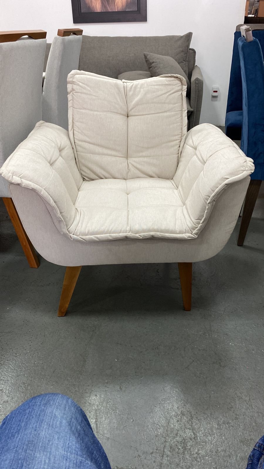 Poltrona Fixa Canadá/Opala Veludo Bege – JP ESTOFADOS - Imagem 5