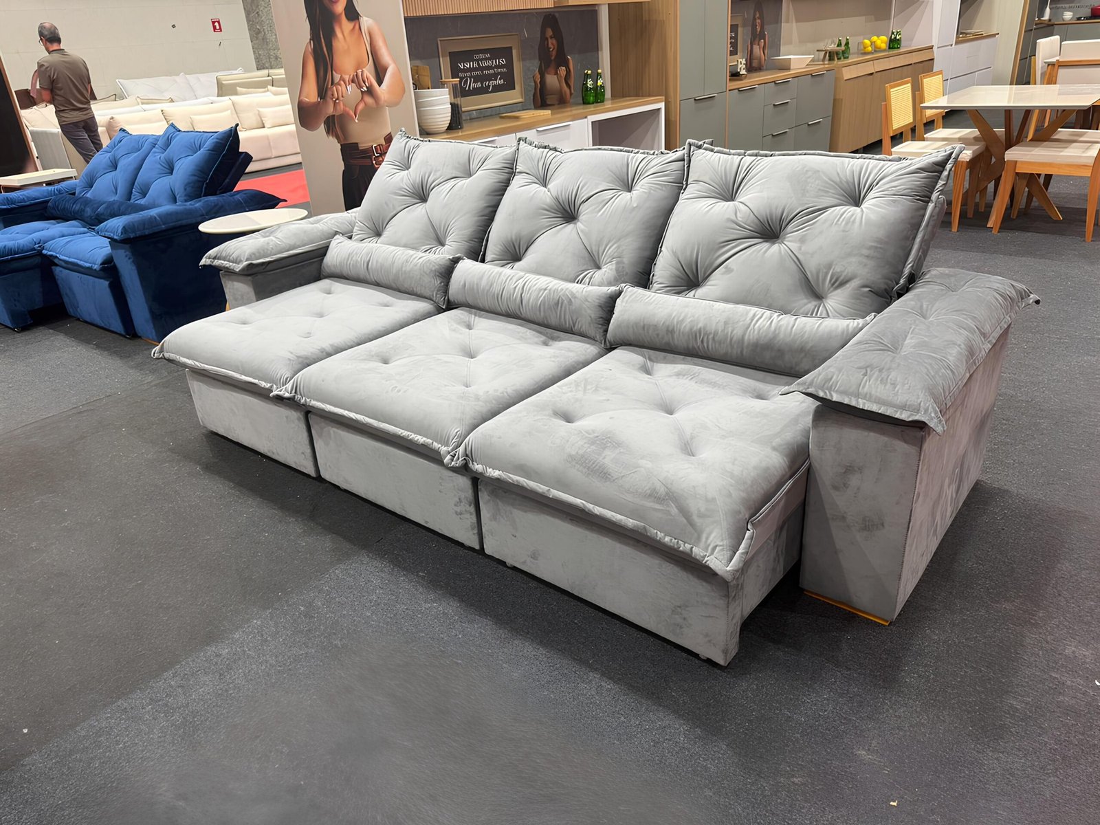 Sofá Retrátil e Reclinável Porto Madero/Brasão 2,75 m Veludo Cinza Grafite - IMPERIAL DECOR - Imagem 2