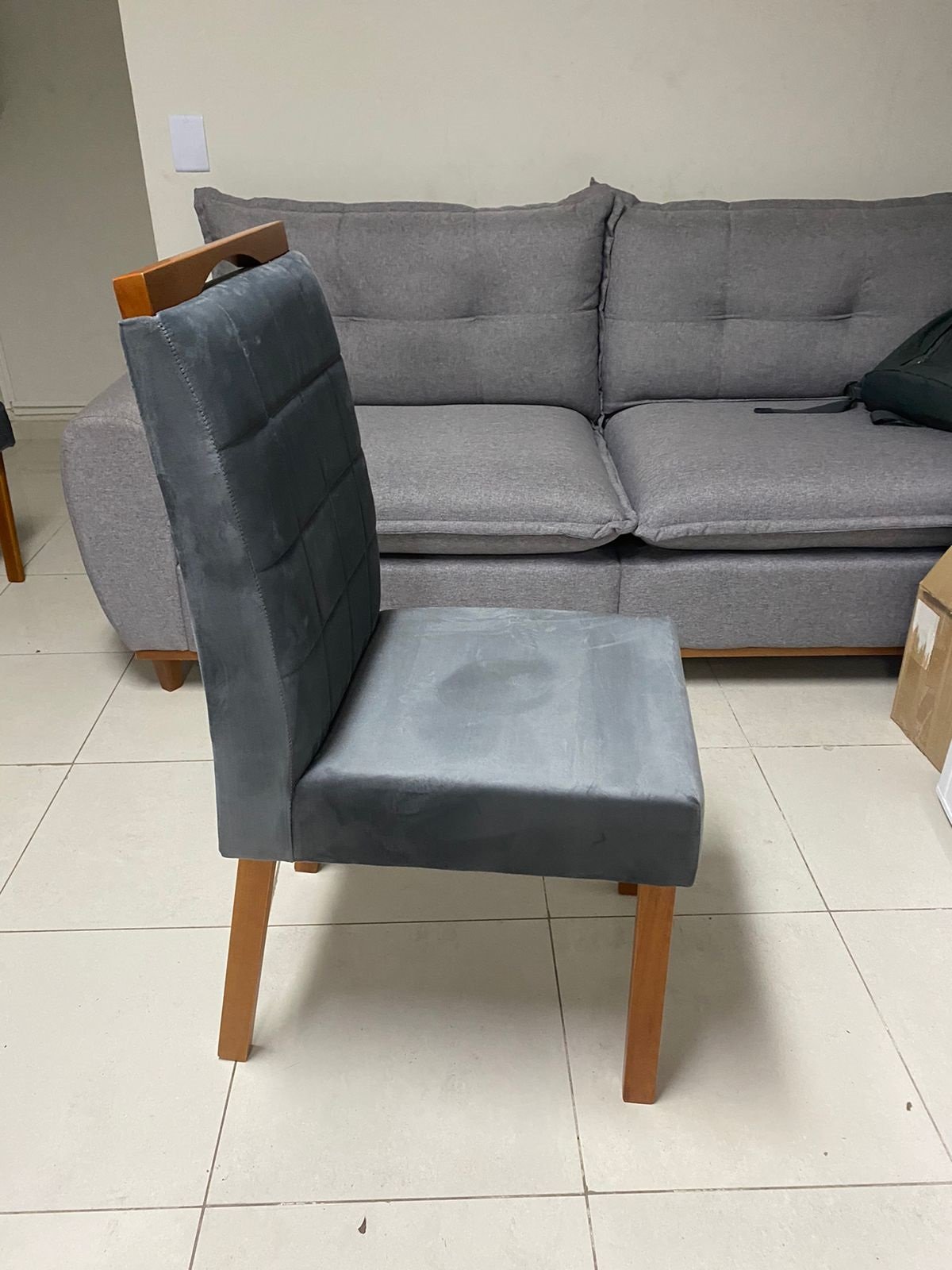 Kit 2 Cadeiras Roma Mel/Veludo Grafite – OURO DECOR - Imagem 3