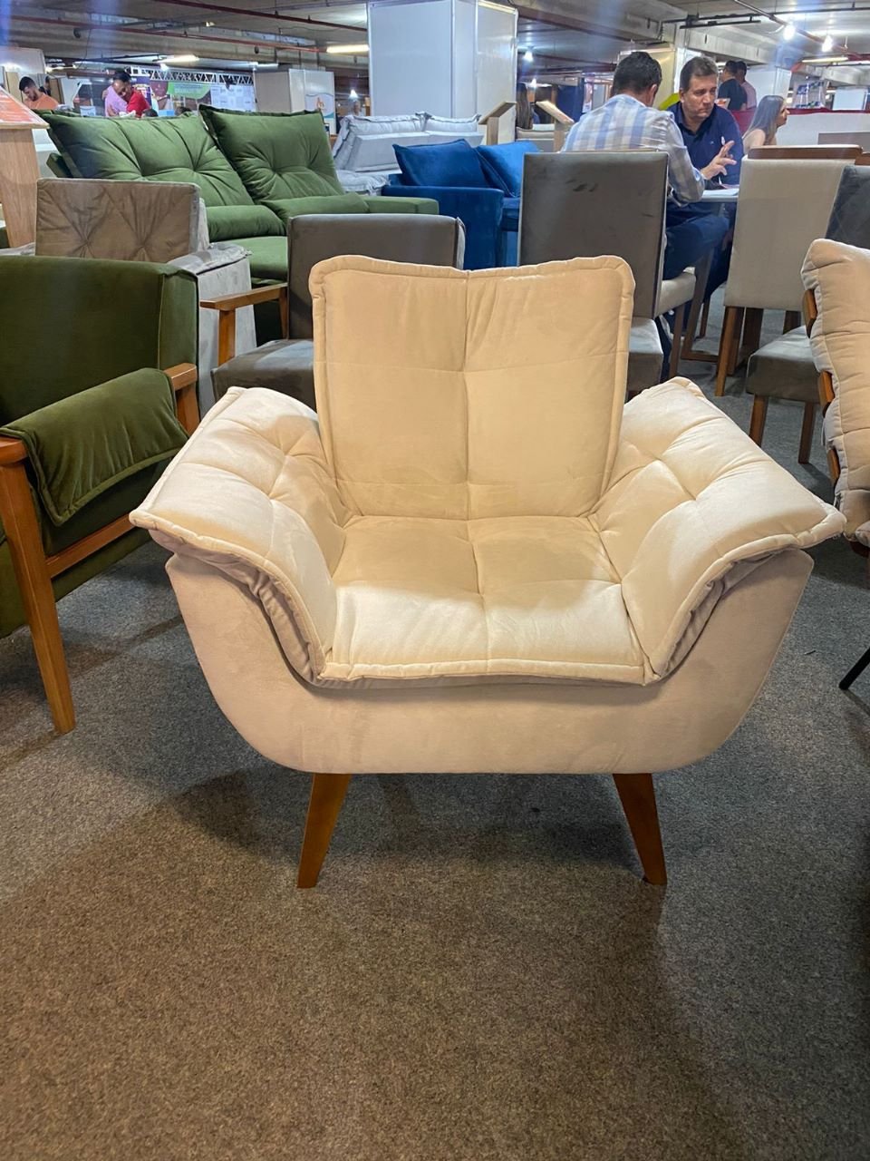 Poltrona Fixa Canadá/Opala Veludo Bege – JP ESTOFADOS - Imagem 4