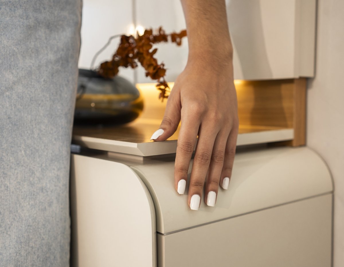 Painel Home até 75" Zurique Tauari/Off White Brilho - LINEA BRASIL - Imagem 3