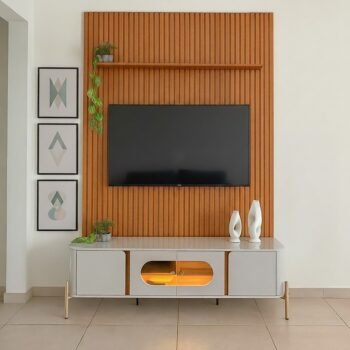 Painel até 75″ Arbo 1.9 Cedro + Rack Juquehy Off White/Naturale – EDN MÓVEIS + BECHARA